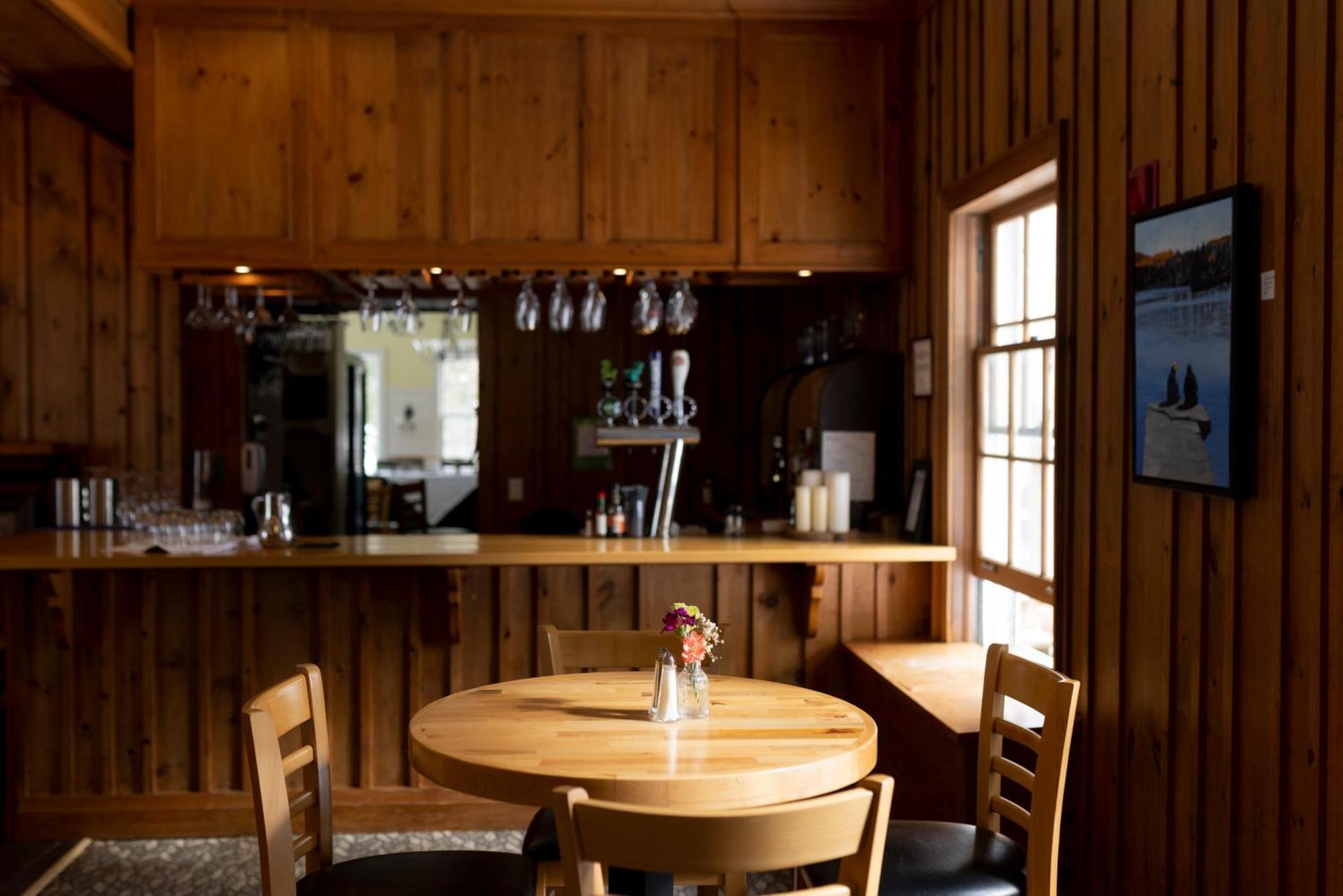 Sherwood Inn Port Carling Exterior photo